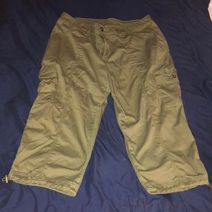 Capri cargo pants